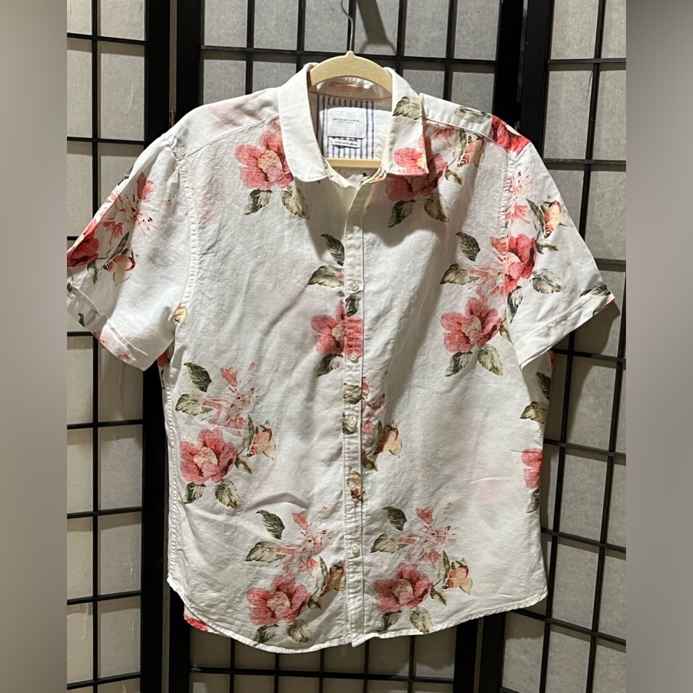 DENIM & FLOWER Floral Button-Up Short Sleeve Shirt - White with Pink Flowers XL